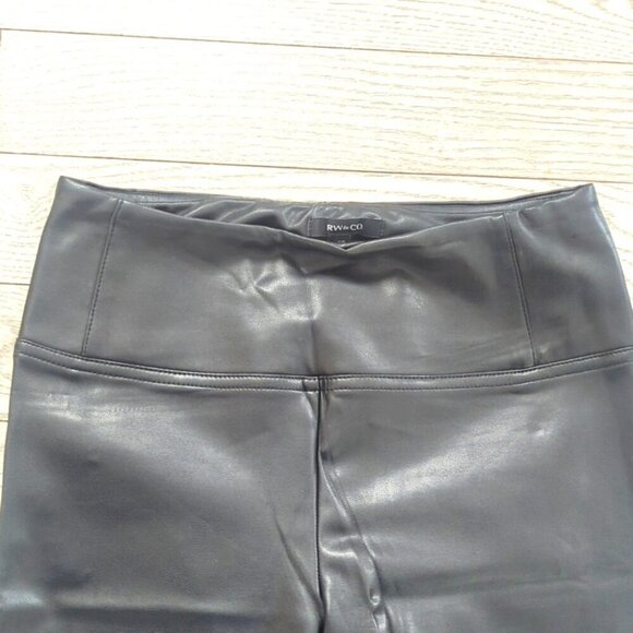 RW&CO. Black Faux Vegan pull on Leather Pants With Elastane - BNWOT - Picture 3 of 6